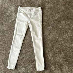 White skinny jeans